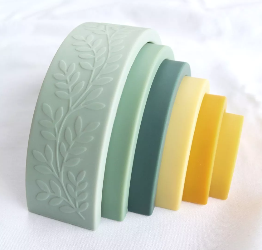 Jeu a empiler arc-en-ciel